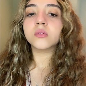 Meet your Posher, Gabriela